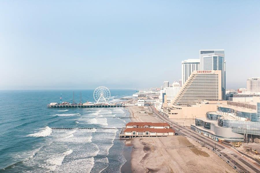 Boardwalk King Bed Retreats By Cozysuites アトランティックシティー エクステリア 写真